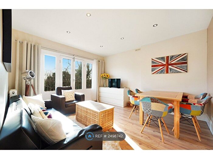 3 Bedroom Flat To Rent In Christchurch Avenue, London, NW6