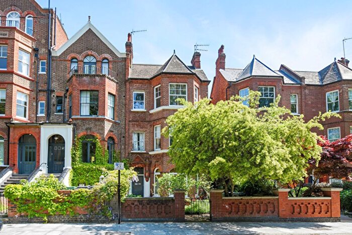 3 Bedroom Flat To Rent In Fairhazel Gardens, London, NW6