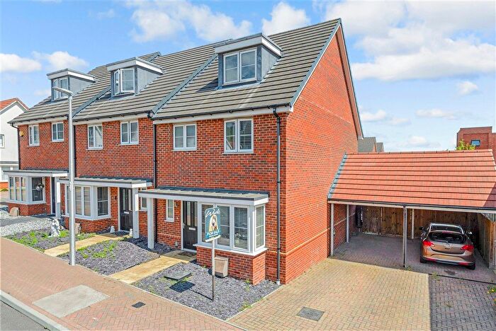 4 Bedroom End Terrace House For Sale In Golve Drive, Chatham, Kent, ME5
