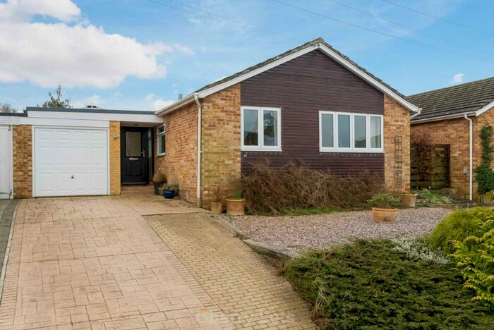 3 Bedroom Link Detached House To Rent In St Johns Way, Hempton, OX15