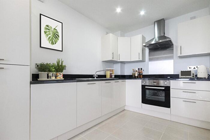 1 Bedroom Flat To Rent In Bedroom Property In London, E15