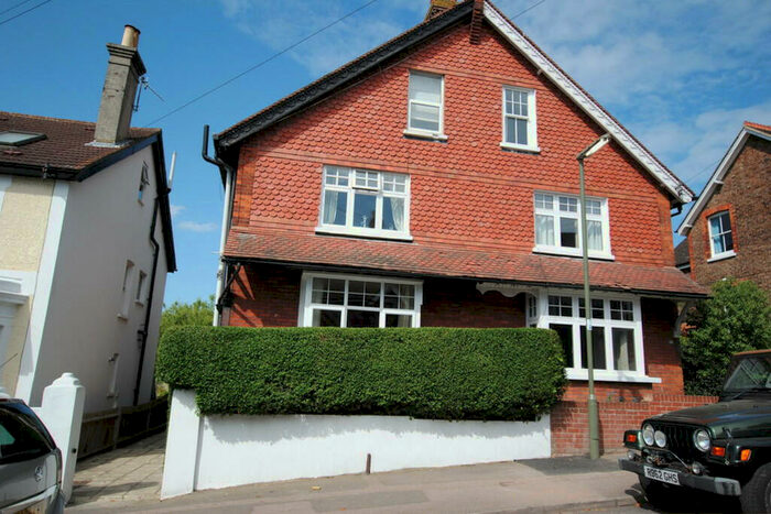 1 Bedroom Apartment To Rent In Yorke Road, Reigate, RH2