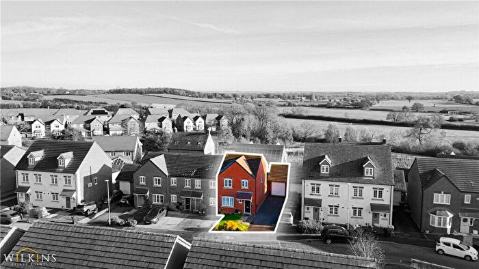 3 Bedroom End Of Terrace House For Sale In Meadow Way, Tamworth, Staffordshire, B79