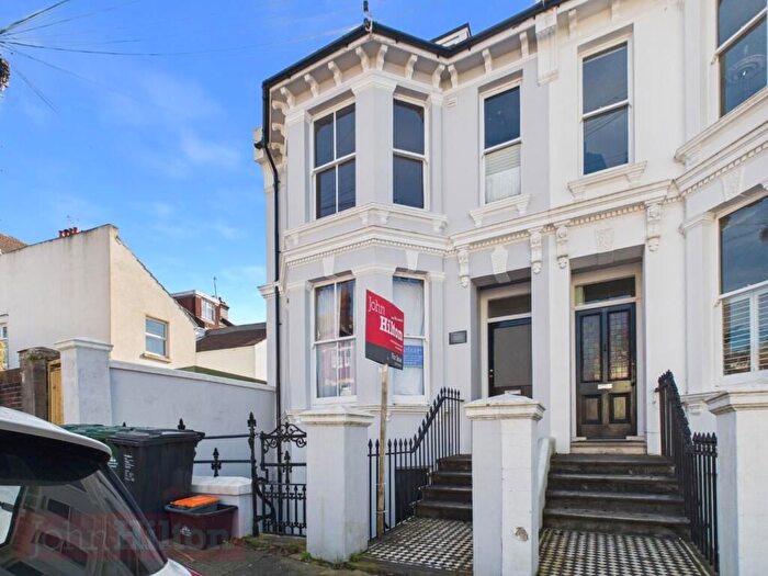 2 Bedroom Maisonette For Sale In Grantham Road, Brighton, BN1