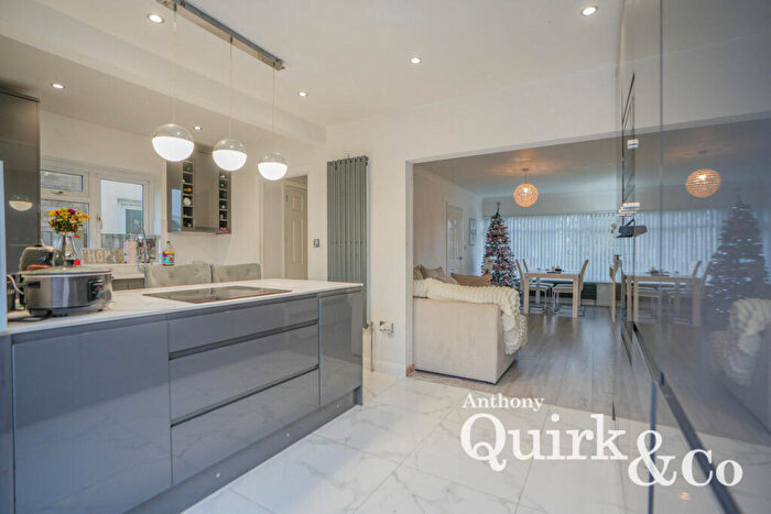 3 Bedroom Detached House For Sale In Furtherwick Road, Canvey Island, SS8