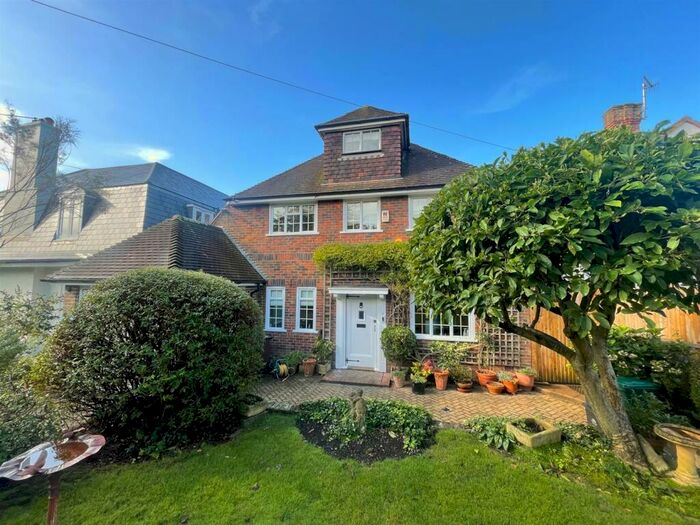 5 Bedroom Detached House To Rent In Radinden Drive, Hove, BN3
