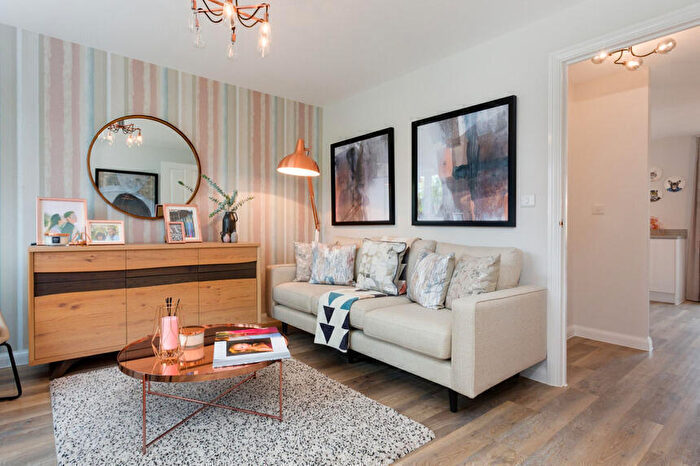 3 Bedroom Semi-Detached House For Sale In Ravengar Grove, Rayleigh, Essex, SS6