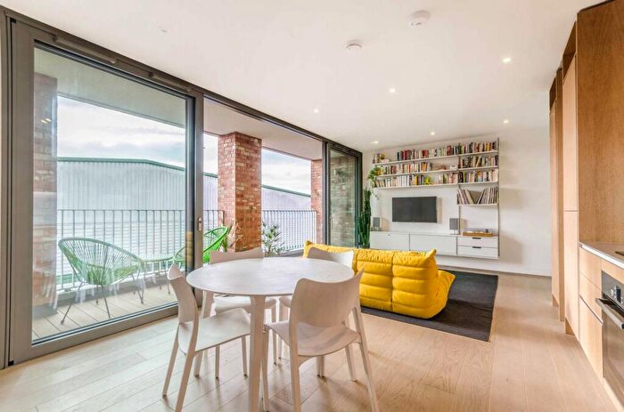 2 Bedroom Flat To Rent In Wadeson Street, Bethnal Green, London, E2