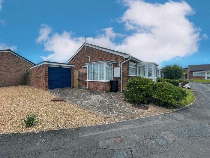 2 Bedroom Bungalow To Rent In Linnet Close, Eastbourne, BN23