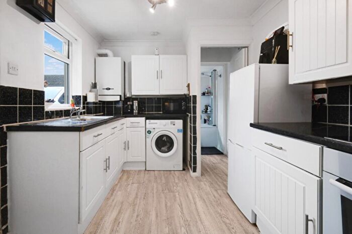 1 Bedroom Ground Maisonette For Sale In Salisbury Avenue, Stanford-Le-Hope, SS17