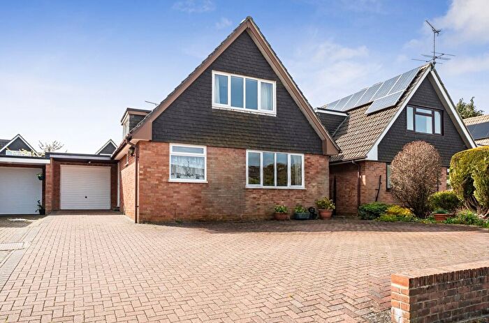 3 Bedroom Link Detached House For Sale In Finches Green, Alton, Hampshire, GU34