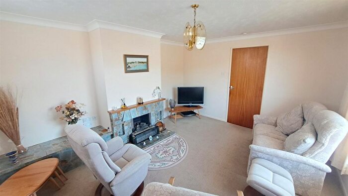 2 Bedroom Detached Bungalow For Sale In Park View Road, Helston, TR13