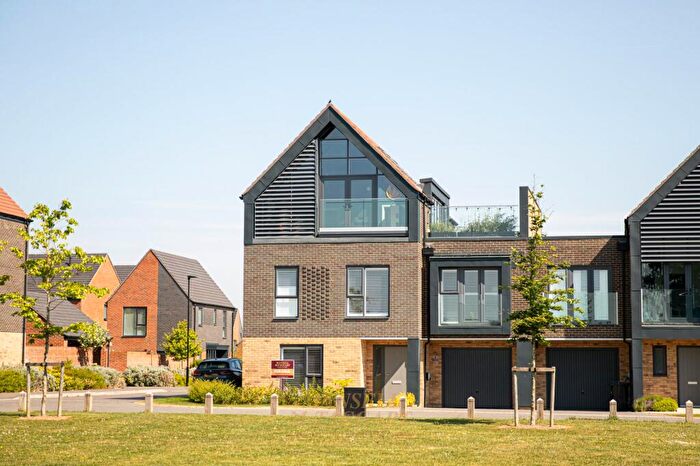 5 Bedroom End Of Terrace House For Sale In Songhurst Gardens, Pease Pottage, RH11