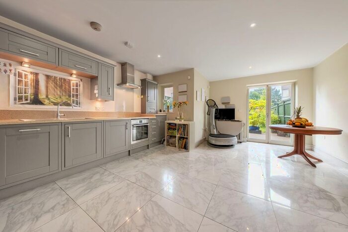4 Bedroom Terraced House To Rent In Victoria Road, Barnet, London, EN4