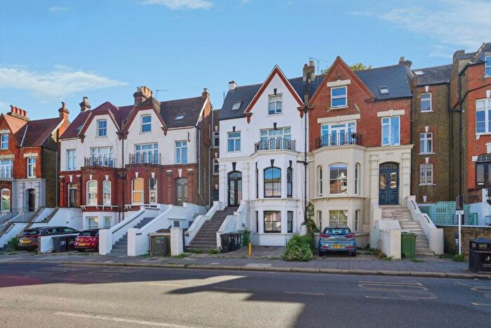 1 Bedroom Flat For Sale In Norwood Road, London, SE24