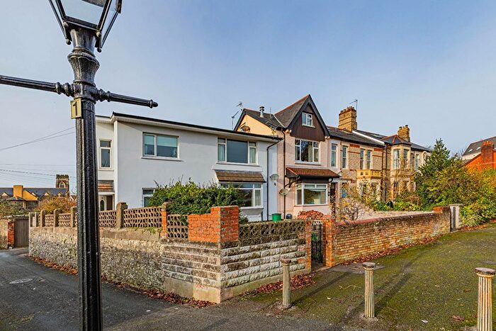 2 Bedroom Flat For Sale In Church Avenue, Penarth, CF64