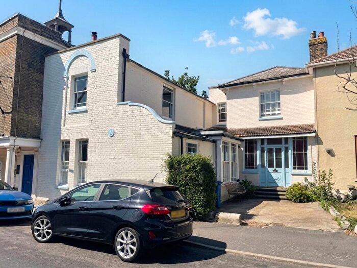 4 Bedroom Terraced House For Sale In High Street, Queenborough, ME11