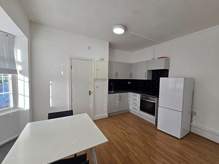 1 Bedroom Flat To Rent In Burnside Road, Dagenham Chadwell Heath, RM8