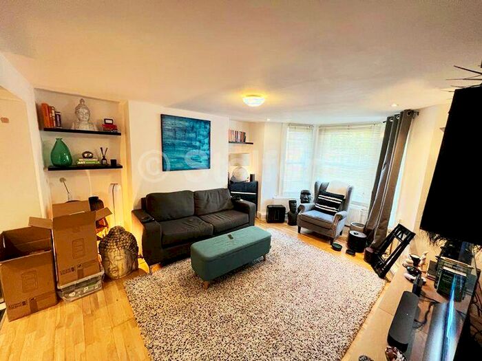 2 Bedroom Flat To Rent In Mayes Road, London, N22