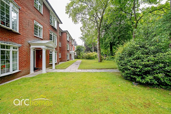 2 Bedroom Flat For Sale In Pennington Mews, Leigh, WN7