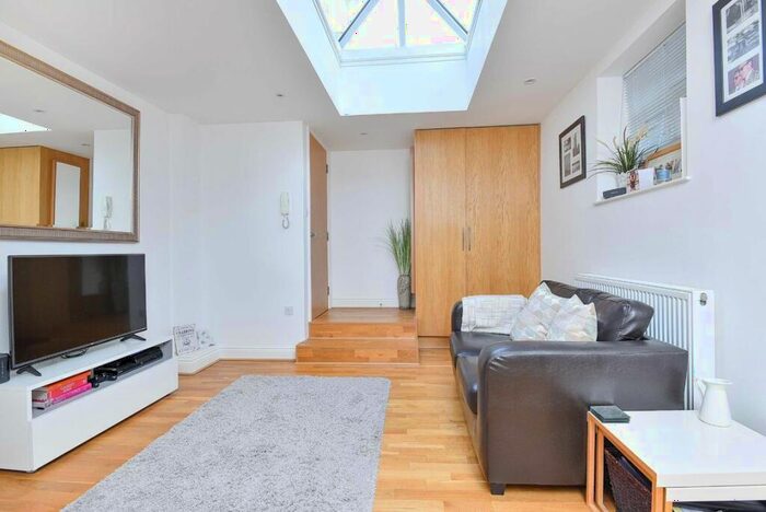 1 Bedroom Flat To Rent In Balham High Road, Balham, SW12