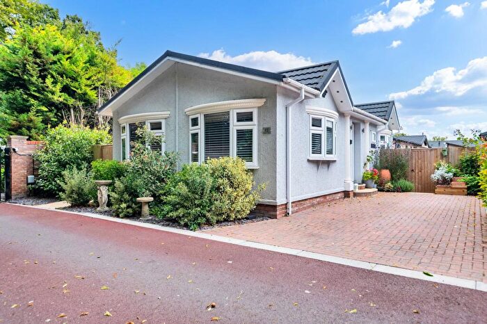 2 Bedroom Park Home For Sale In London Road, Fowlmere, SG8