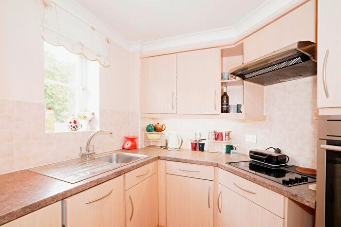 1 Bedroom Flat For Sale In Southdown Road, Southdown, Harpenden, AL5