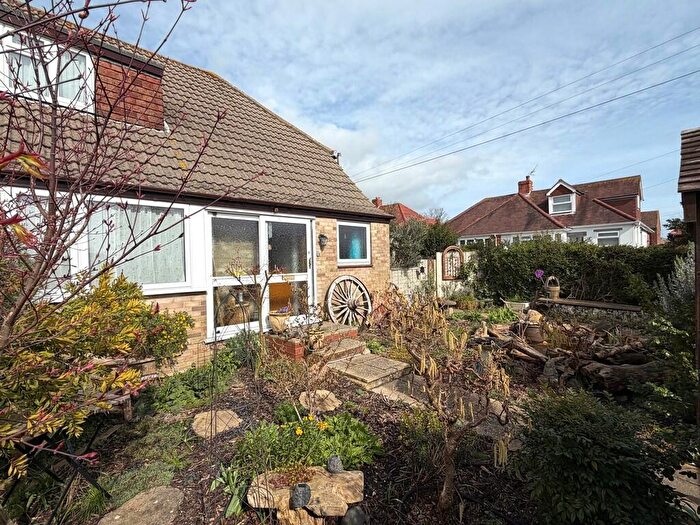 4 Bedroom Semi-Detached Bungalow For Sale In Seaview Avenue, Portchester, PO16