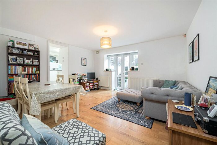 1 Bedroom Flat To Rent In Balham High Road, SW12