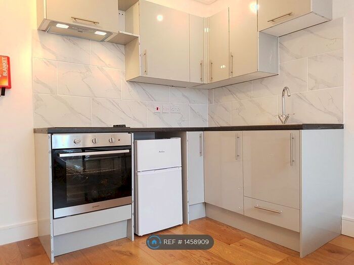 Studio To Rent In Kensington Olympia, London, W14