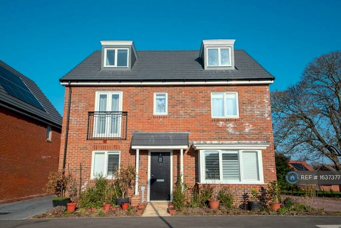 5 Bedroom Detached House To Rent In Donnington Grove, Binfield, Bracknell, RG42