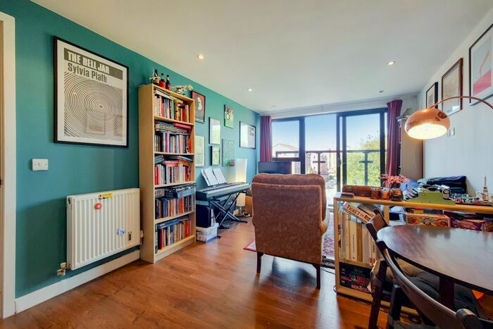 2 Bedroom Flat To Rent In Glenville Grove, London, SE8