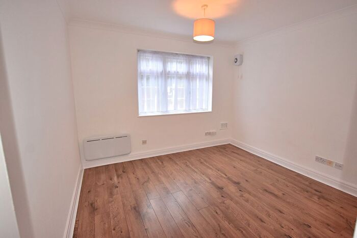 2 Bedroom Flat To Rent In Conway Road, London, N14