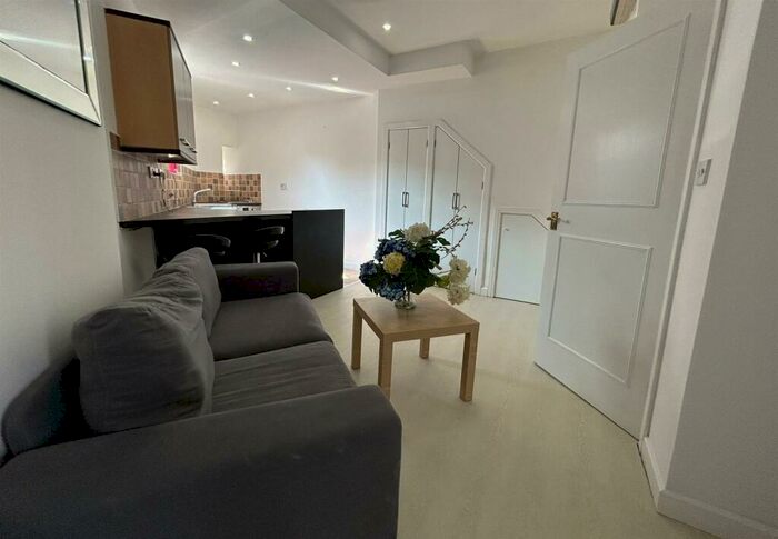 1 Bedroom Apartment To Rent In Roath Court Place, Cardiff, CF24