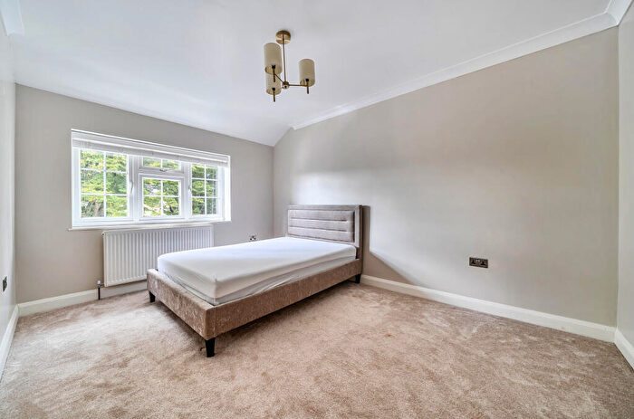 3 Bedroom End Of Terrace House For Sale In Chilwick Road, Slough, Berkshire, SL2