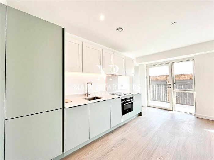Apartment To Rent In Botanist House, Seagull Lane, London, E16