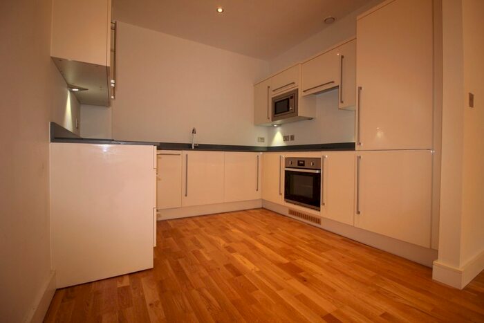 2 Bedroom Flat To Rent In Catteshall Lane, Godalming, GU7