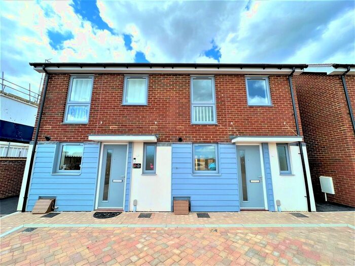 2 Bedroom Link Detached House To Rent In Tulip Way, Bexhill-On-Sea, TN40