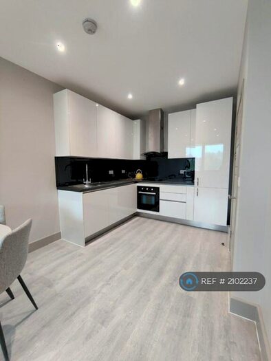 1 Bedroom Flat To Rent In Triangle Homes, Stoke Mandeville, Aylesbury, HP22