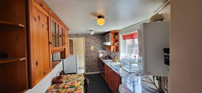 2 Bedroom Terraced House To Rent In Luton, Bedfordshire, LU1