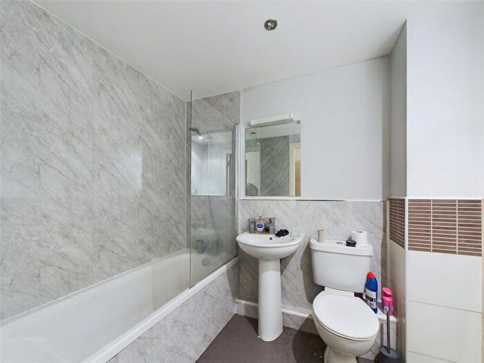 2 Bedroom Apartment For Sale In Waterfront Plaza, Nottingham, NG2