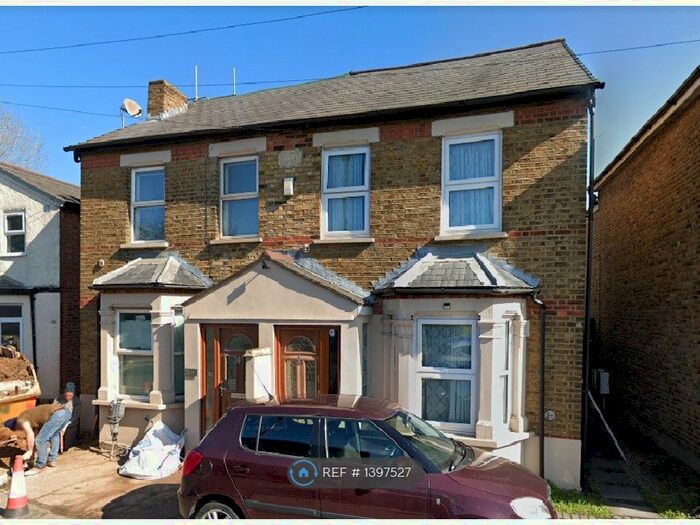 Studio To Rent In Vendale Villas Faggs Road, Feltham, TW14