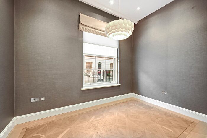 3 Bedroom Flat To Rent In Radnor Walk, Chelsea, SW3