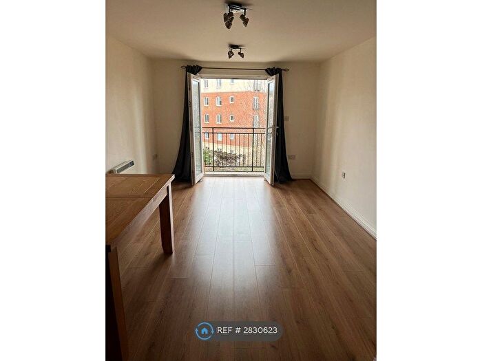 2 Bedroom Flat To Rent In Squires Court, Bristol, BS3