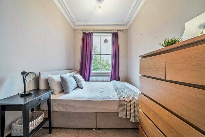 2 Bedroom Flat To Rent In Nevern Square, Earls Court, London, SW5