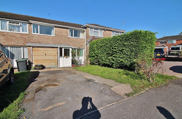 3 Bedroom Terraced House For Sale In Lawnswood Close, Cowplain, PO8