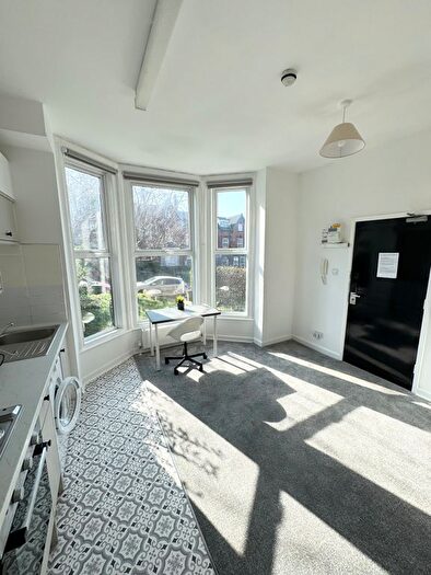 1 Bedroom Studio To Rent In Flat, Kelso Road, LS2