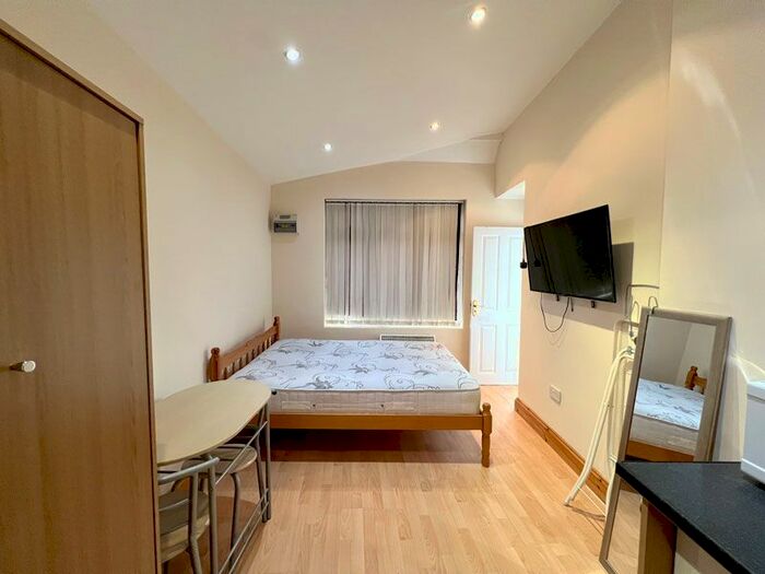 Studio To Rent In Gayton Road, Kenton, Harrow, HA1