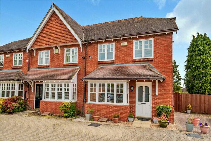 3 Bedroom End Of Terrace House For Sale In Walnut Tree Place, Send, Woking, Surrey, GU23