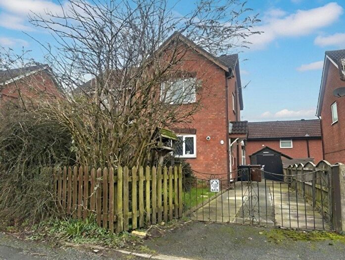 2 Bedroom Semi Detached House For Sale In Roe Lane, Salem, Oldham, OL4